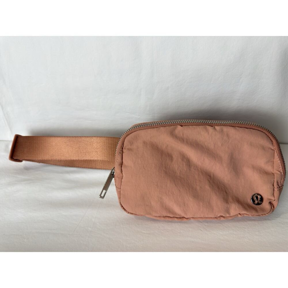 Lululemon Everywhere Belt Bag Crossbody Salmon Orange Small Versatile Pouch - Picture 2 of 14